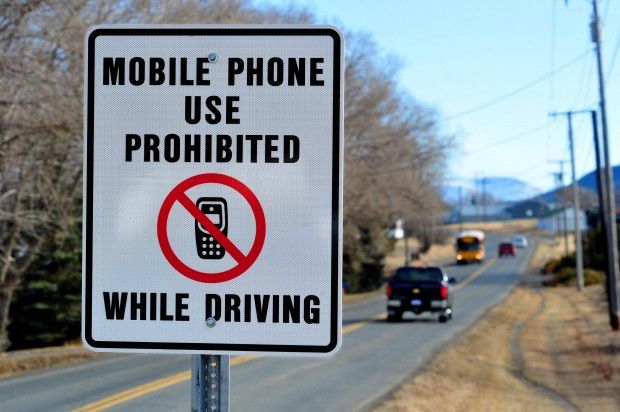 Talking ban TOPGO Cup Holder Phone Mount