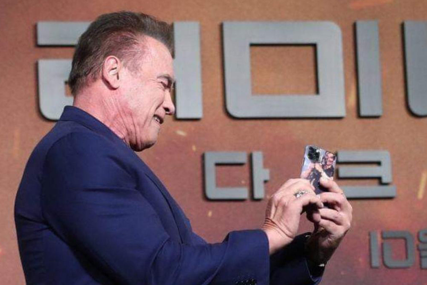 Arnold using a "rocket launcher" phone case in his iPhone 11 pro